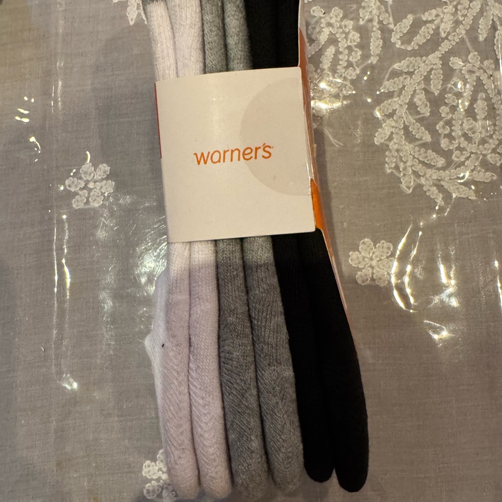 SIX PAIRS OF Warner's Invisible Cuff Socks